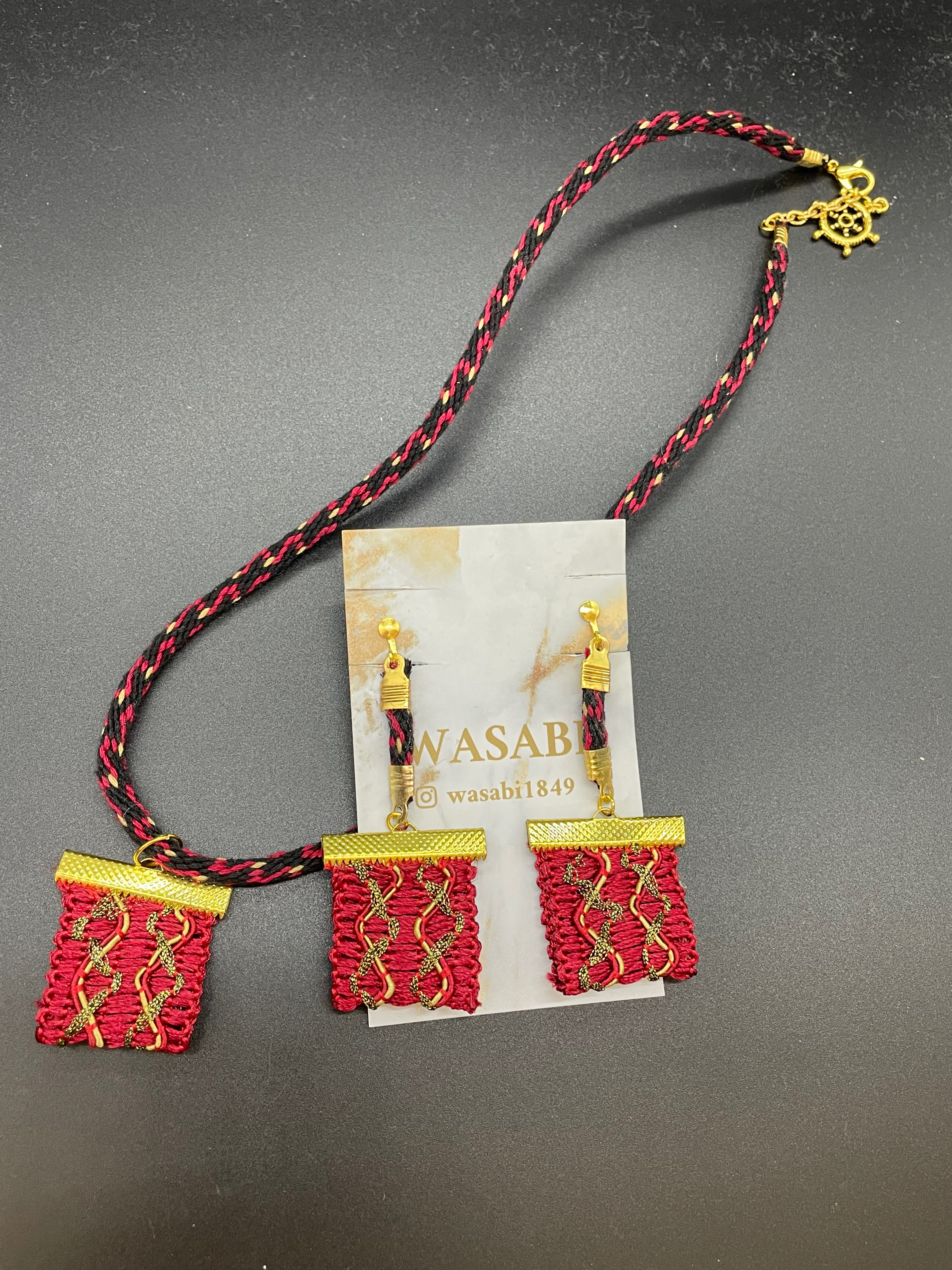 アンティークリボンの刺繍糸紐ネックレスとイヤリングのセット【レッド】