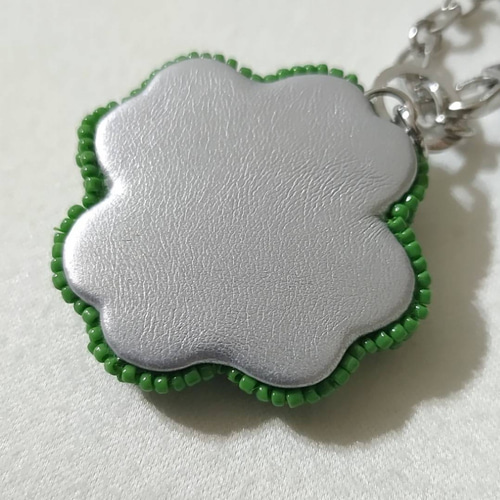 各1点限り】四つ葉クローバー☆ビーズ刺繍バッグチャーム