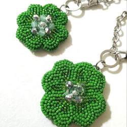 きえさん様　　　ポリマークレイとビーズ刺繍のバッグチャーム　変わり麻の葉(抹茶) 受注制作 ポリマークレイとビーズ刺繍のバッグチャーム 変わり