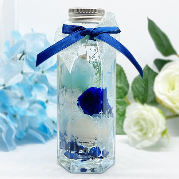ブルー系薔薇3輪をどうぞ♪°*…♬        ハーバリウムボトルフラワー ブルー系薔薇3輪をどうぞ♪°*…♬ ハーバリウムボトルフラワー