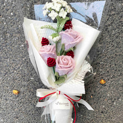 手工·鉤織·玫瑰花束·花·仿真花·花系列·情人節禮物·結婚禮物·禮物·礼品·棉線·創意·居家·復古風·婚禮·裝飾·饰品 第3張的照片