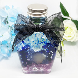 白薔薇 パープル×ブルー ハーバリウム ウイスキーボトル～本物の薔薇１輪 ギフト 結婚祝い　紫陽花ハンドメイド2023 2枚目の画像