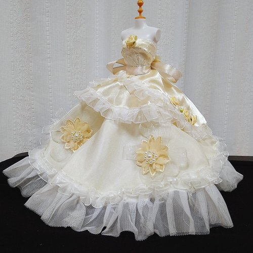 ミニチュア　キラキラ可愛い　ウェディングドレス 豪華！ ウエディングドレス キラキラチュール 高級刺繍 花