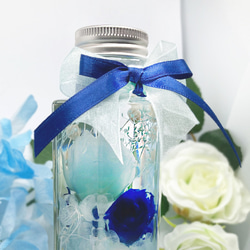 青薔薇 ハーバリウム ハート型ボトル～本物の薔薇が１輪 ギフト 結婚祝い 10枚目の画像