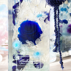 青薔薇 ハーバリウム ハート型ボトル～本物の薔薇が１輪 ギフト 結婚祝い 6枚目の画像