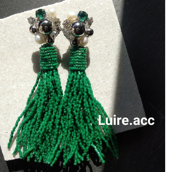 Swarovski × Beads tassel pierce (Silver × green) 1枚目の画像