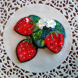 ビーズキラキラいちごちゃんの5センチヘアピン ビーズキラキラいちごちゃんの5センチヘアピン