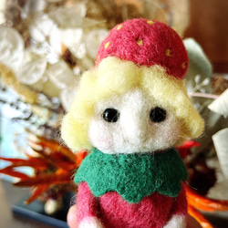 【羊毛フェルト】いちごの妖精さん (ピンク) 1枚目の画像