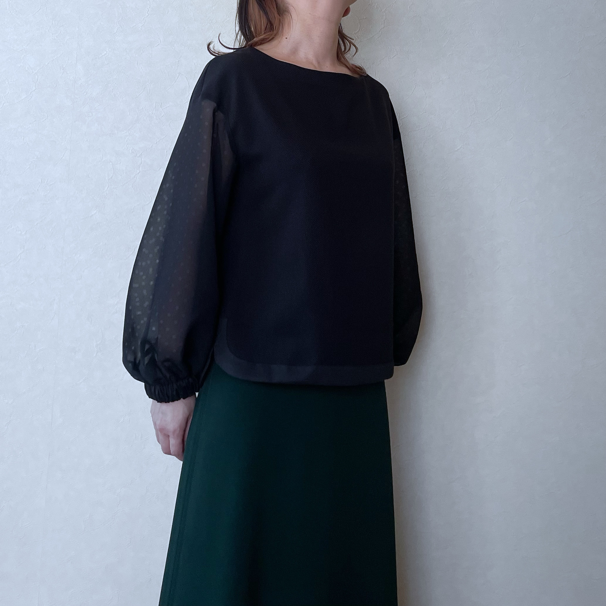 『泡』をモチーフにデザインしたプルオーバー