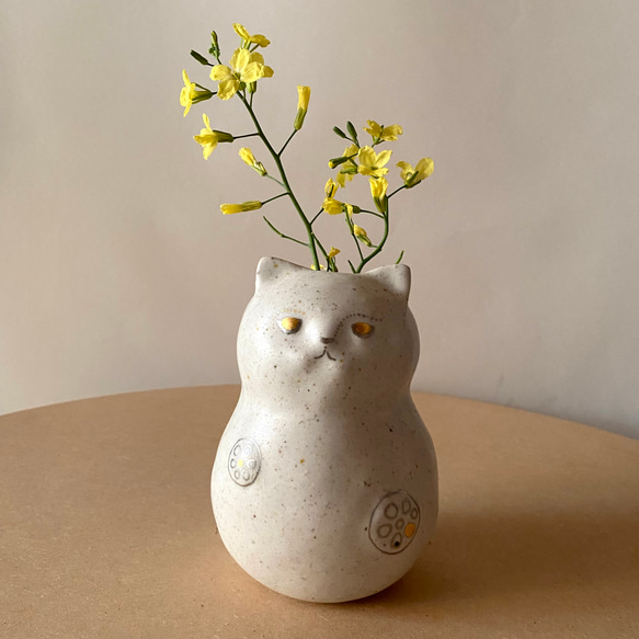 れんこん猫いちりんざし(ゴールドアイ)(ゴマ釉薬)【花器】【花びん】 4枚目の画像