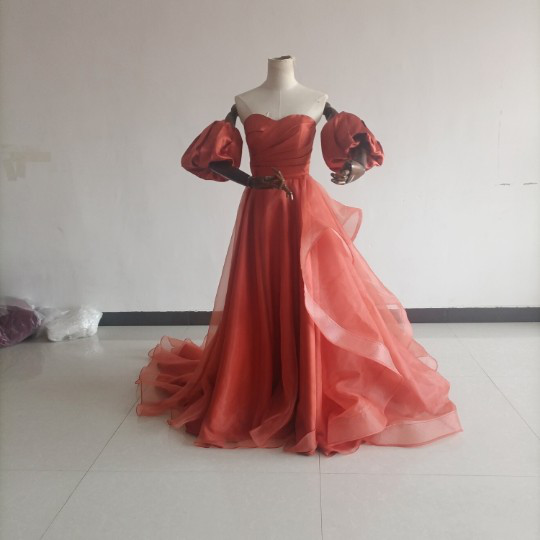 送料無料！人気上昇！パーティードレス テラコッタ色 テラコッタ ベアトップソフトチュール 華やかなトレーン/結婚式/披露