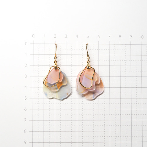 マーメイドカラー】水彩の花びらピアスorイヤリング 夏に大人気の水彩