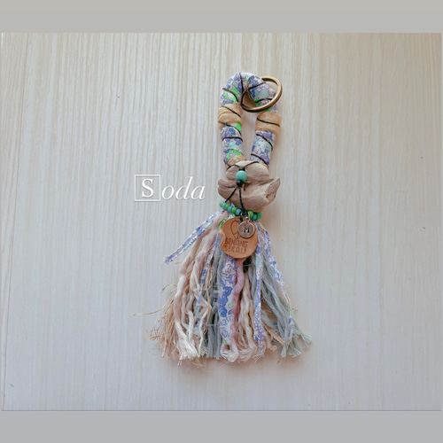 リバティ柄流木とビンテージビーズキーホルダーHappyspringkeyholder  