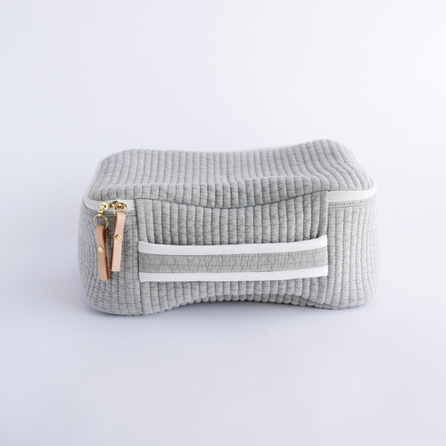 ヌビキルトのトラベルバニティポーチ（ライトグレー×オフホワイト