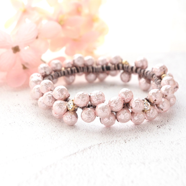 春もの超早割✨煌めくビジュー×シュリンクパール シュシュ＊ブレスレット《さくらピンク》