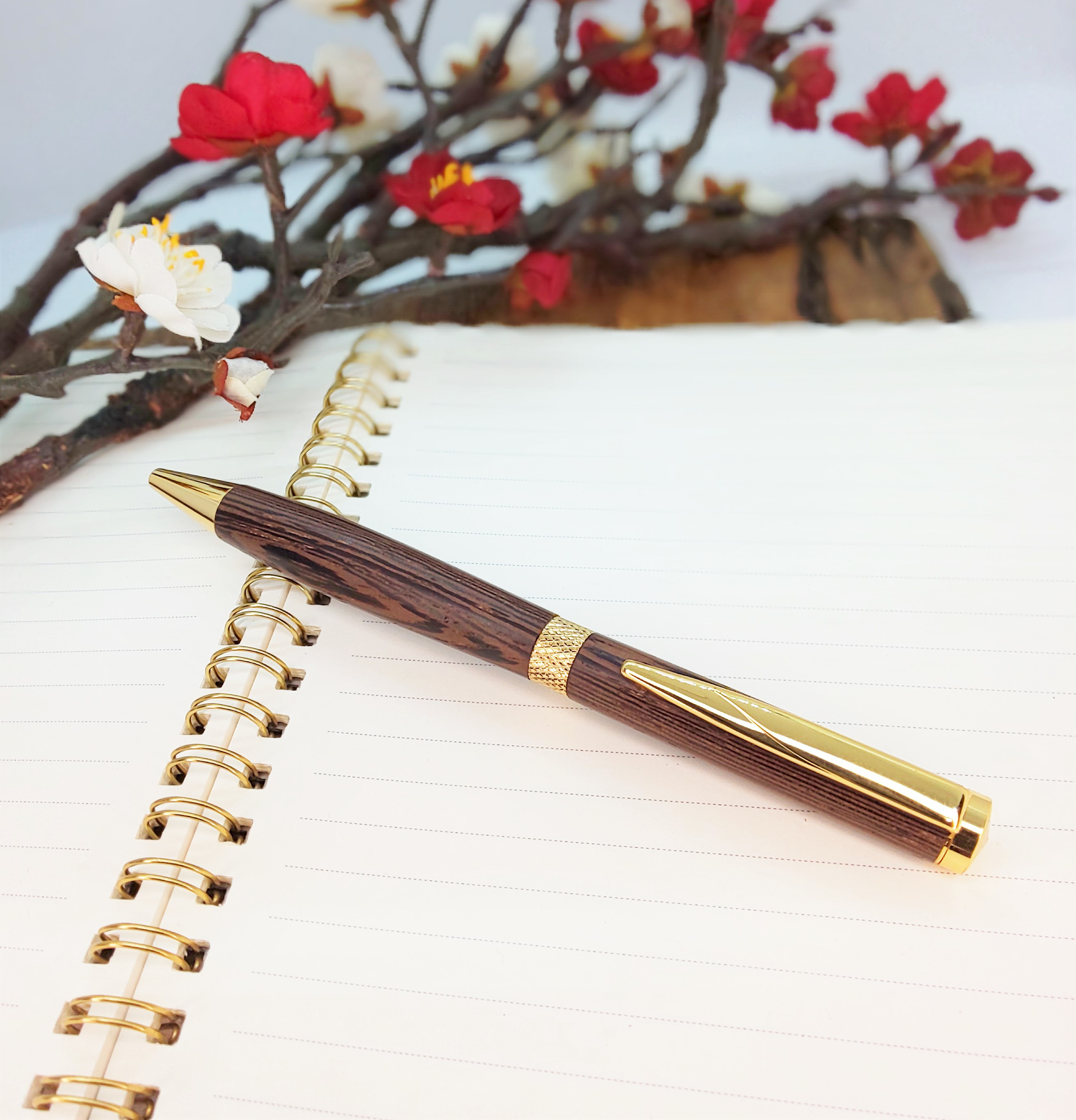 【ウエンジ】回転式　木軸ボールペン　無垢仕上げ　名入れ可　入学祝・母の日・父の日に！★送料無料★