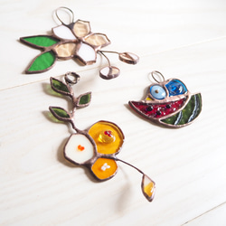 ステンドグラスの新緑のリースー桜オーナメントつき 16枚目の画像