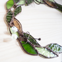 ステンドグラスの新緑のリースー桜オーナメントつき 6枚目の画像