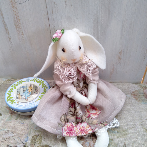 フェルトのうさぎドール 薔薇のお洋服 その他人形 misa1960 通販 フェルトのうさぎドール 薔薇のお洋服 その他人形 misa1960 通販