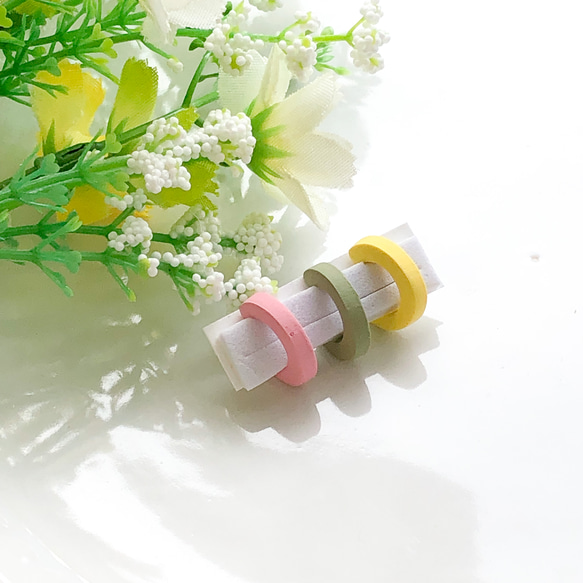 軽い/スプリングカラーのイヤーカフ/3点セット/ポリマークレイ/金属以外 1枚目の画像