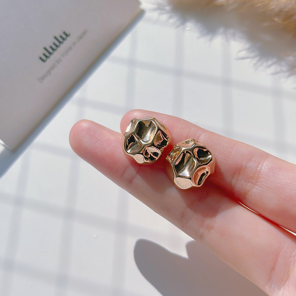 梅干し型メタルイヤリング アクセサリー ゴールドカラー ピアス