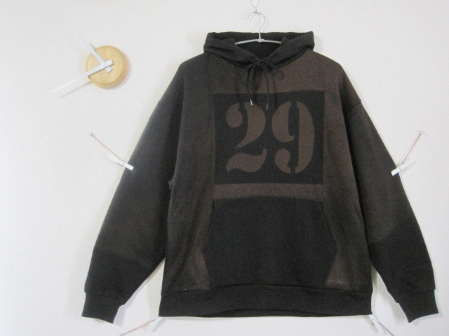 1点 　ドロップショルダー　パーカー　ゼッケン【２９】ブラック　春/秋/モノクロ／アースカラー/カワイイ 6,400円