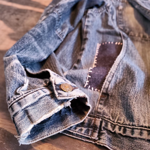 パッチワークと刺し子で雰囲気抜群。リメイクデニムジャケット