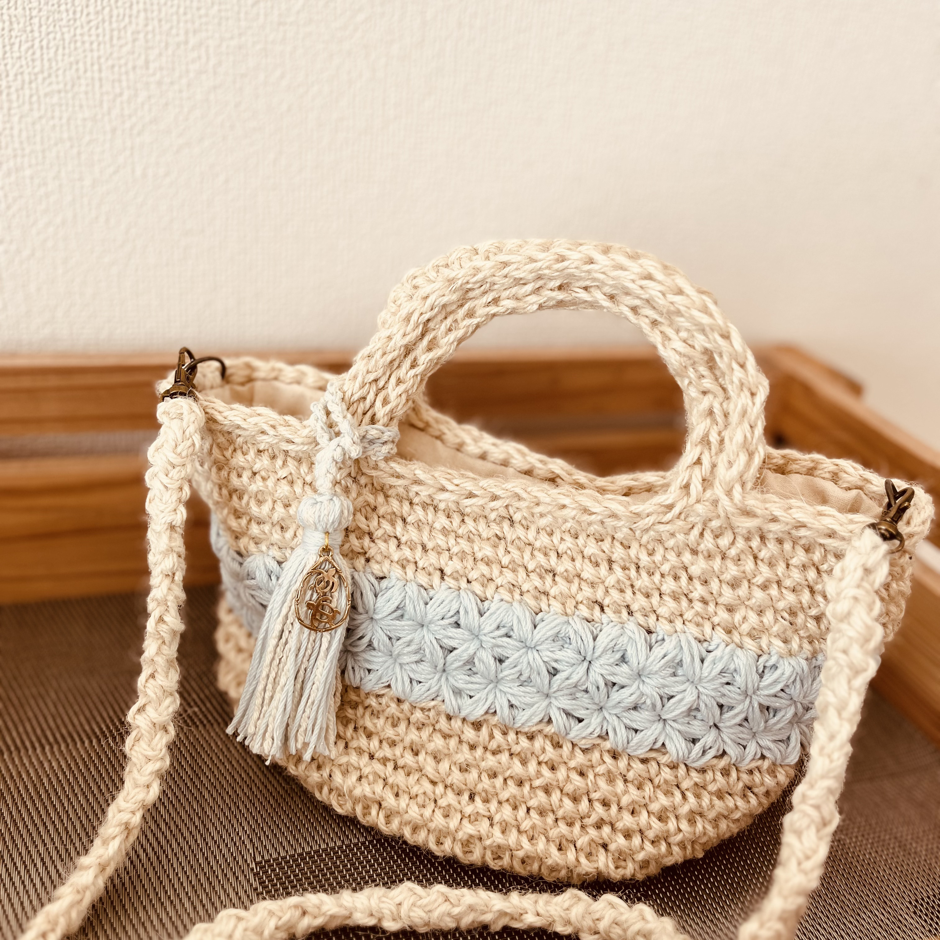 ハンドメイド　お花もりもり麻紐バック かぎ針編み】お花の麻紐バッグを編みました - YouTube