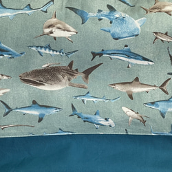大きめ　サメ好きの君に贈るレッスンバッグ　セルリアンブルー切替　35×45サイズ　ループ付 3枚目の画像