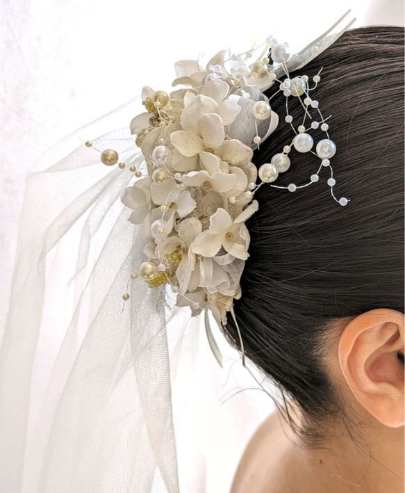 ふわもこ可愛い！パール付き!ホワイト紫陽花の華やかバレッタ　ウェディング　花嫁　結婚式　 1枚目の画像