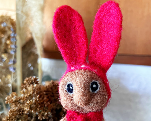 奈々　いちごうさぎ　羊毛フェルト　ハンドメイド いちごうさぎ 羊毛フェルトキーホルダー ブローチピン ヘア