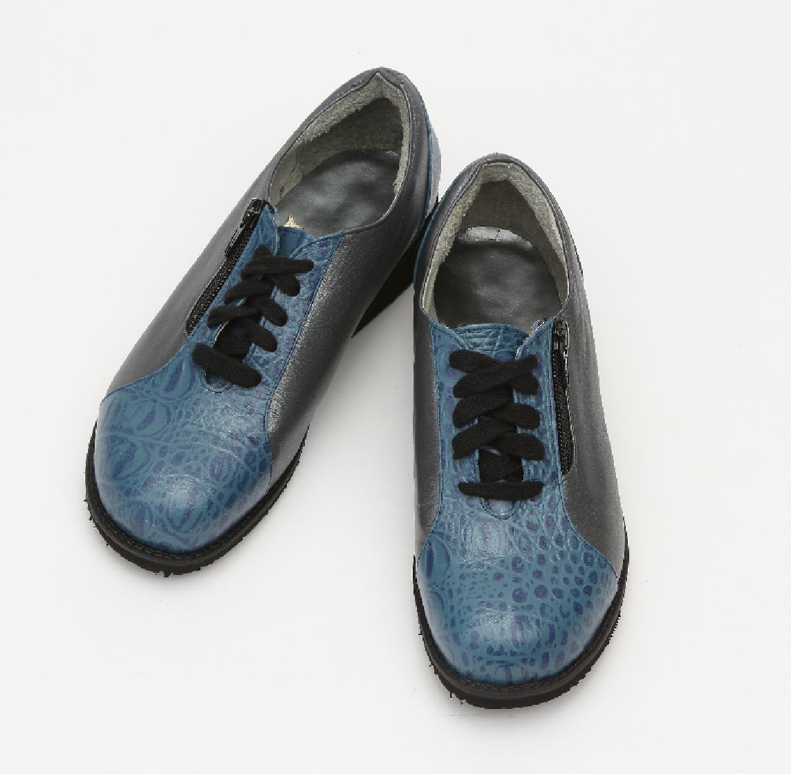 毎日の立ち仕事や通勤での足の痛みや偏平足・外反母趾でお困りの方へ お悩み解消をお手伝いするあし姫オーダーシューズです。