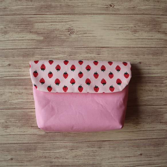 封筒型のお弁当袋（いちご・ピンク） 1枚目の画像