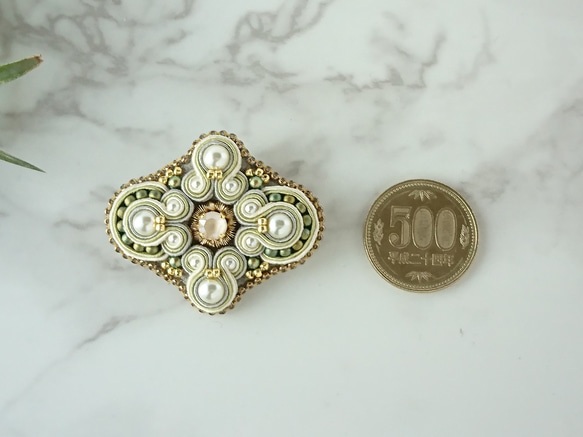 【再販】クリスタルパールのダイヤモンドブローチ/ソウタシエ刺繍/soutache/ご褒美 5枚目の画像