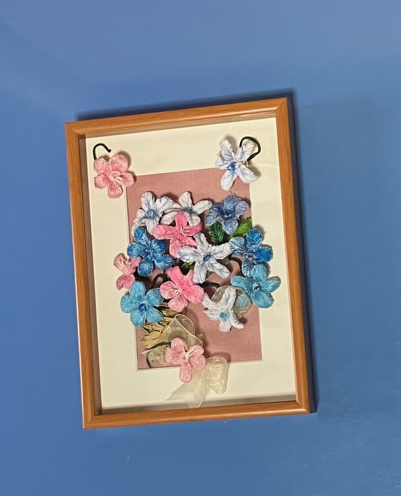 立体刺繍の大人可愛いお花の額縁 　ブルースター 1枚目の画像