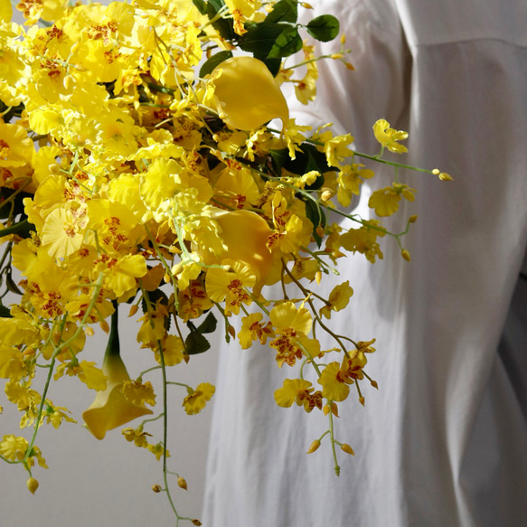 まるで生花のようなブーケ❁鮮やかな黄色が目を惹くオンシジュームのブーケ/アーティフィシャルフラワー(造花) 4枚目の画像
