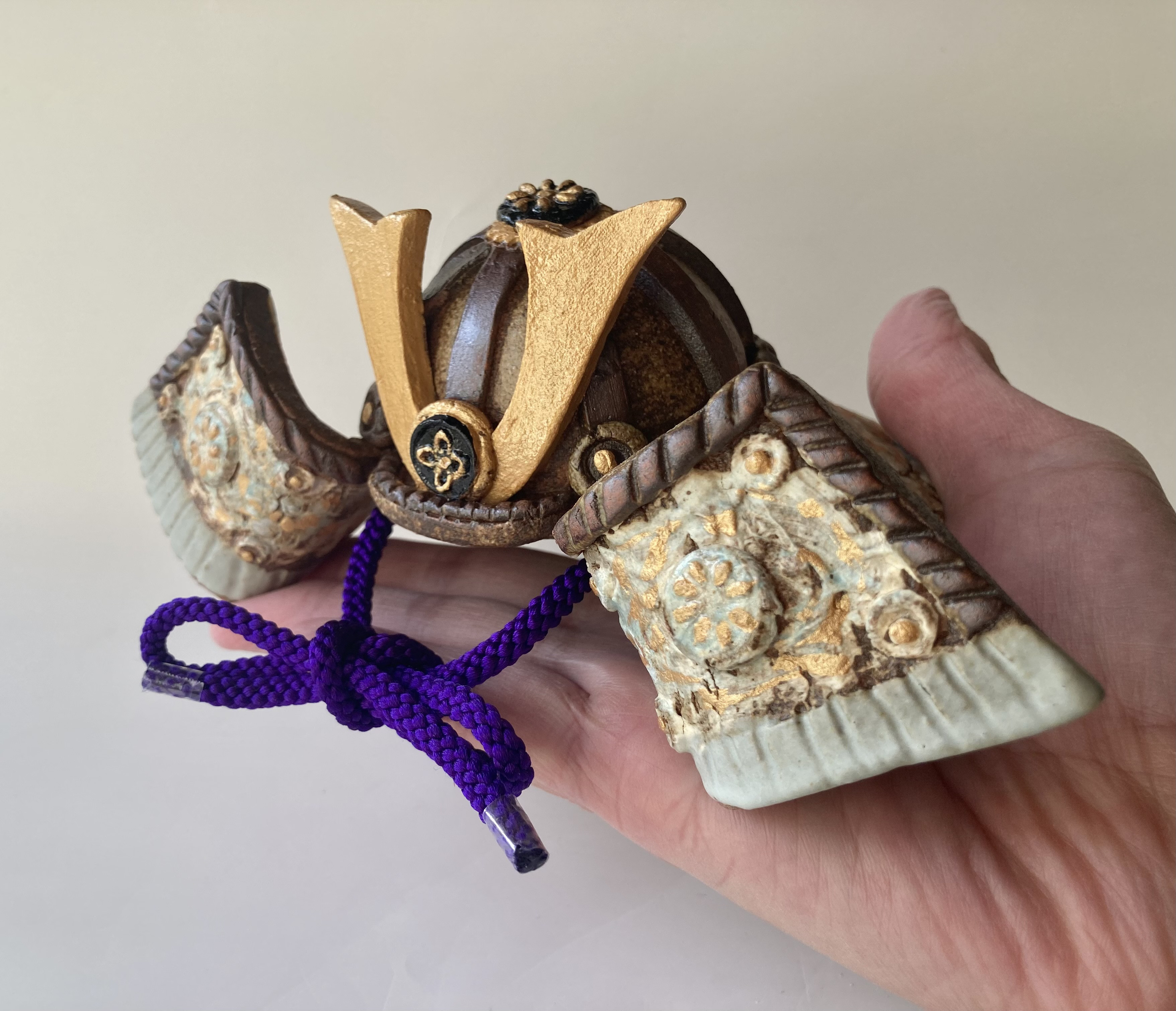 季節の飾り物「兜」紫