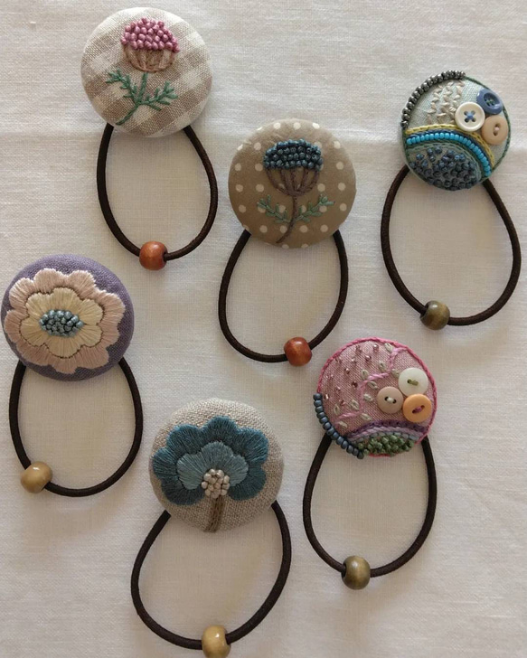 刺繍ヘアゴム　刺繍(花×ブルー) 4枚目の画像