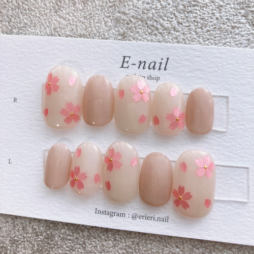 花びらホログラム♡ 春ネイル 桜 ピンク フラワーネイル シンプル