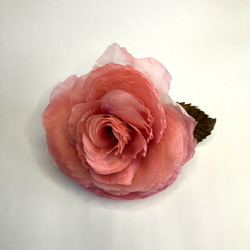 ◇サーモンピンクのバラのコサージュ 1枚目の画像