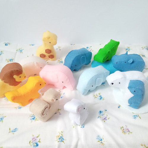 ぶた フェルトの小さなぬいぐるみ マスコット おもちゃ・人形