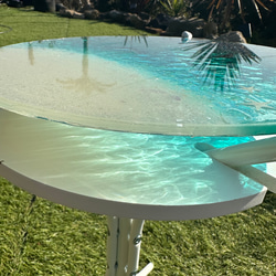 新色　夜光虫ターコイズブルーの海ホワイトビーチ　イルカの親子　ガラスサイドテーブル丸 SEA  table 水面　丸 9枚目の画像