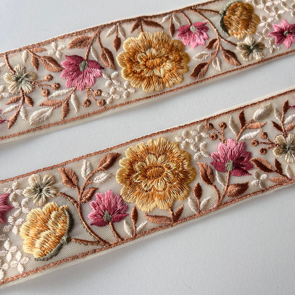 【50cm】インド刺繍リボン　ライトベージュxイエロー　チュール　GN594 2枚目の画像