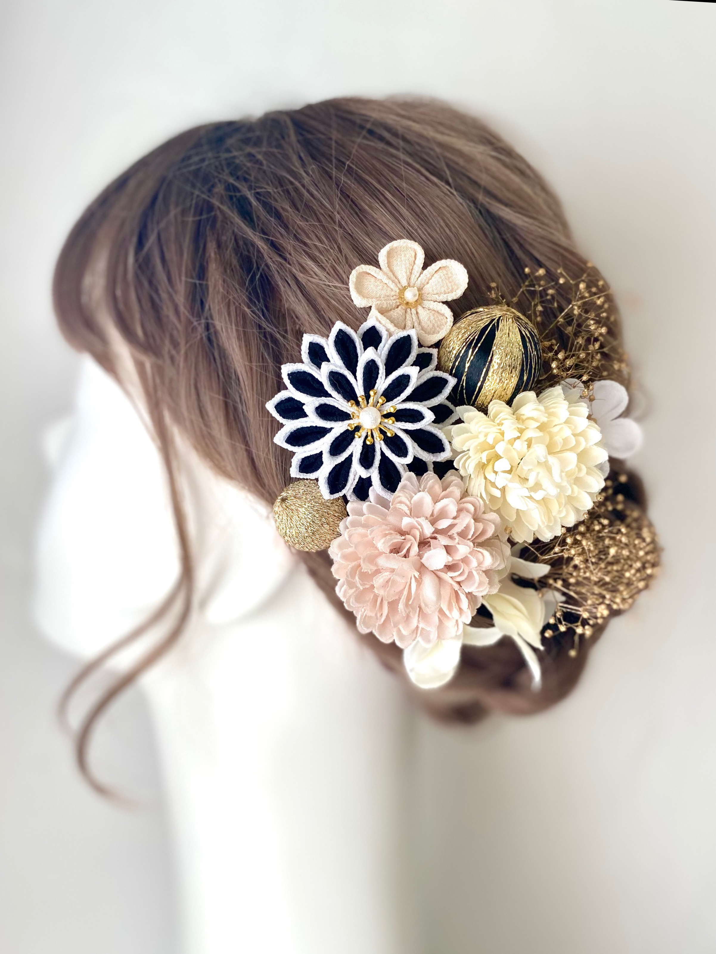 成人式　髪飾り　和装　アイボリー×ブラック　つまみ細工　マム　和玉　 卒業式　結婚式