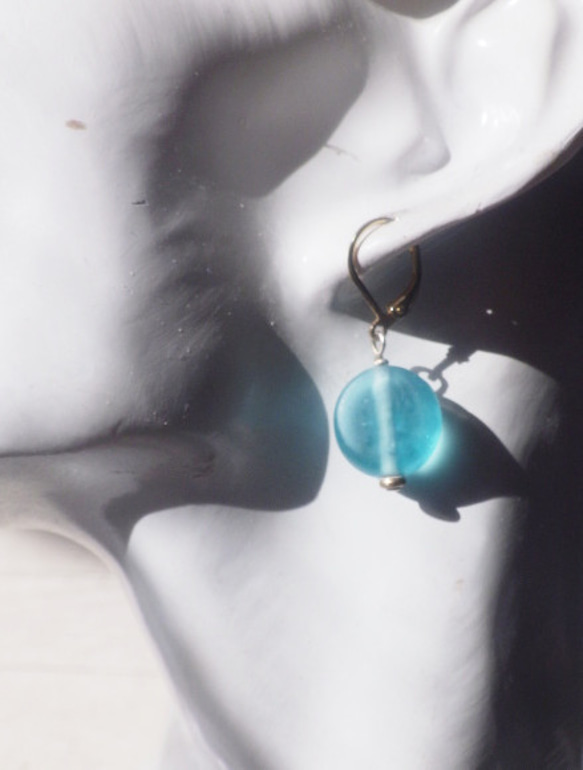 Ocean glass earrings 3枚目の画像