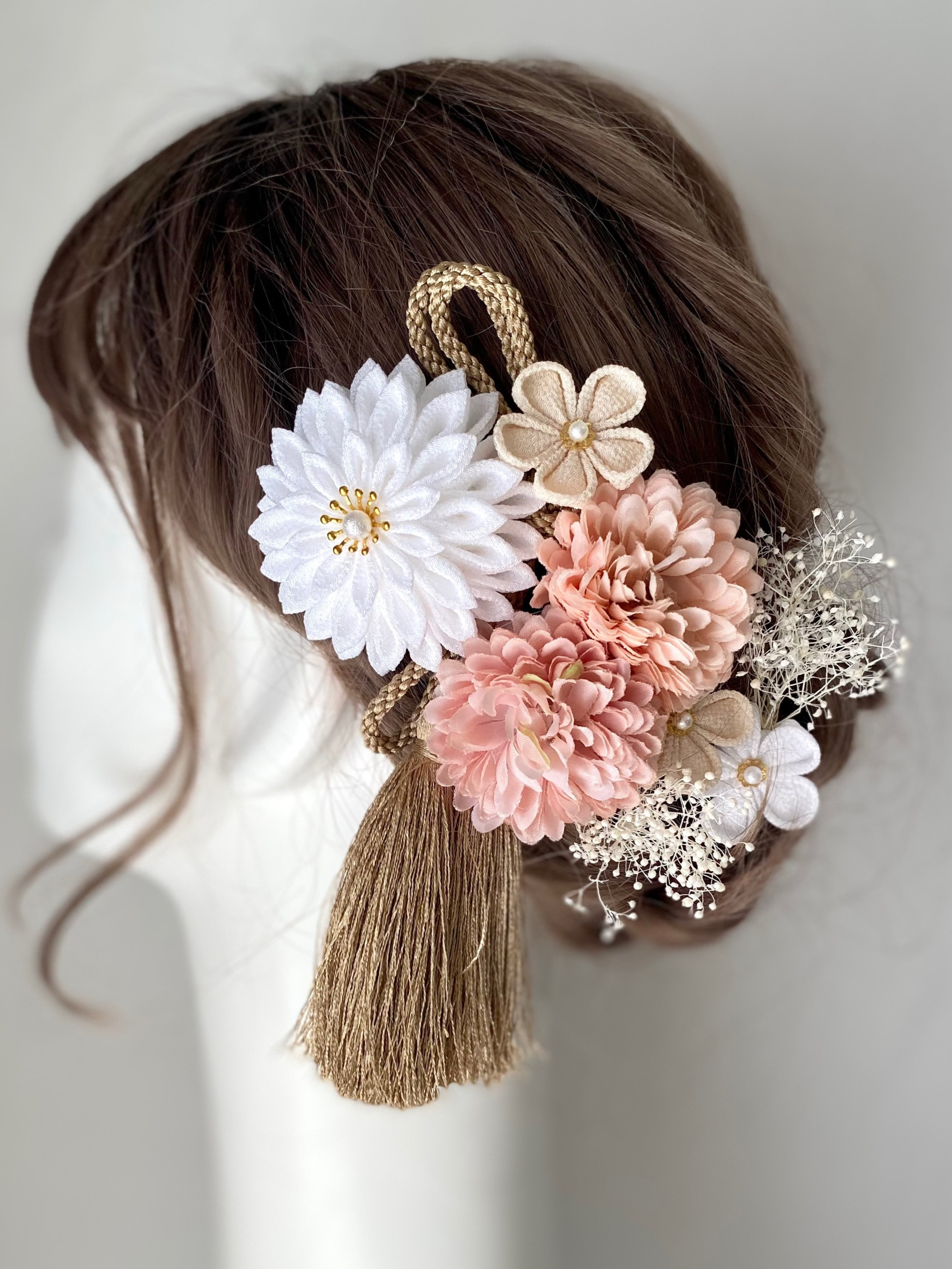 成人式　髪飾り　和装　ホワイト×くすみピンク　つまみ細工　水引　マム　 卒業式　結婚式