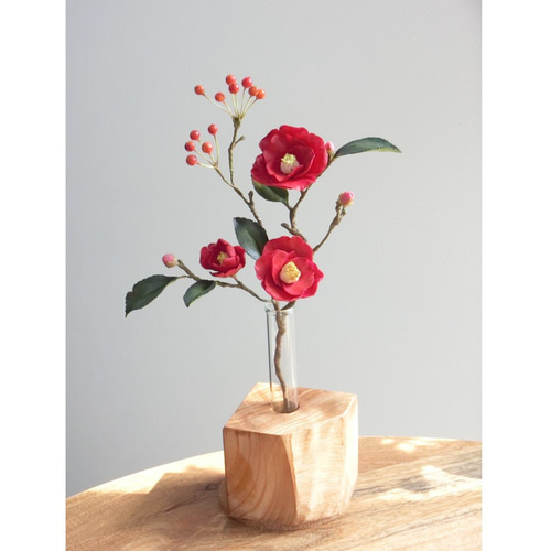 樹脂粘土 インテリア 椿 ✿【 粘土置物 】「春のお部屋にさりげなく」赤椿の花枝 NO.08