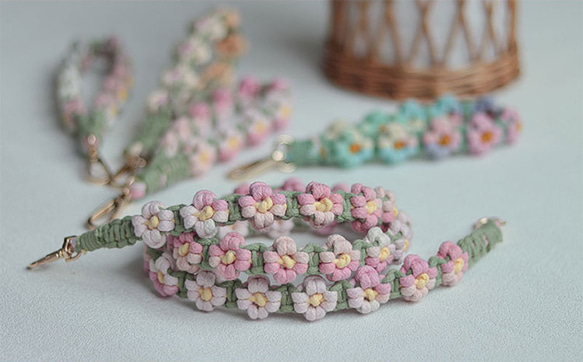 色のグラデーシ 菊の花手編みスマホショルダー☆手に持てる長い