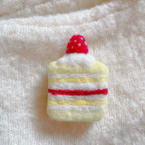 いちご様　羊毛フェルト 特集掲載】羊毛×いちご(半分)ストラップ - clear＊color's gallery