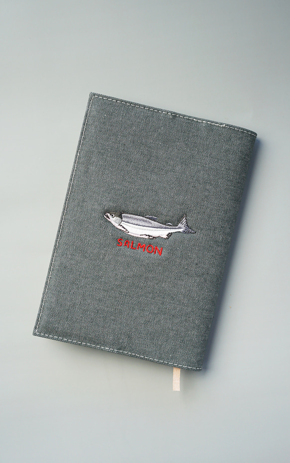 【 四六版 サイズ】ワンポイント刺繍 ブックカバー 日本製 7枚目の画像